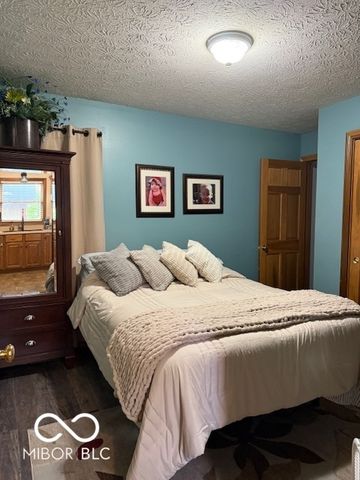 18 Hough Street, Greenfield, IN 46140