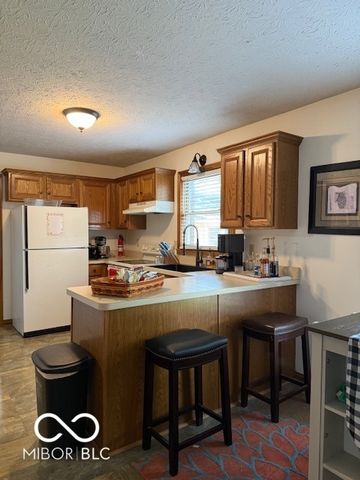 18 Hough Street, Greenfield, IN 46140