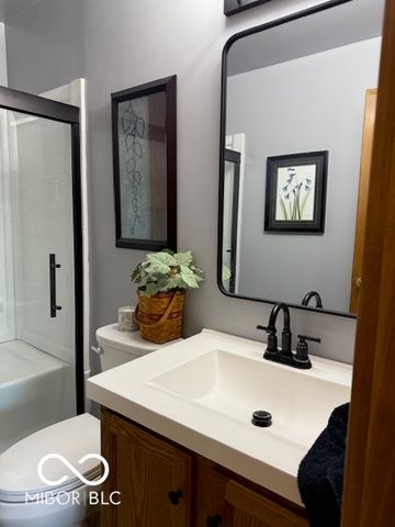 18 Hough Street, Greenfield, IN 46140