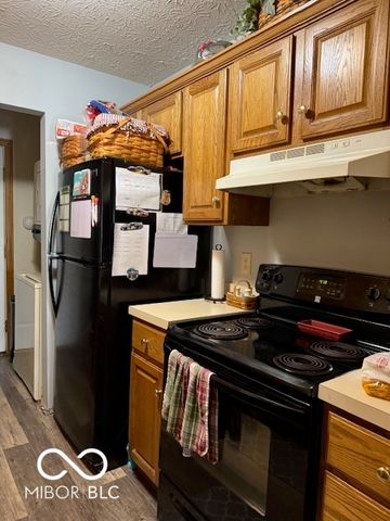 18 Hough Street, Greenfield, IN 46140