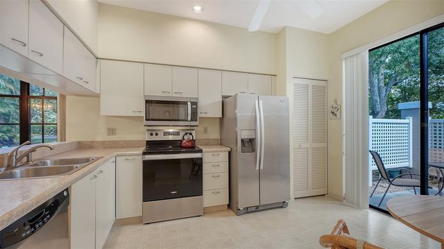 5456 HAMPSTEAD HEATH 20, Sarasota, FL 34235