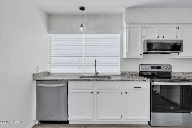 5543 W GOLDEN Lane, Glendale, AZ 85302