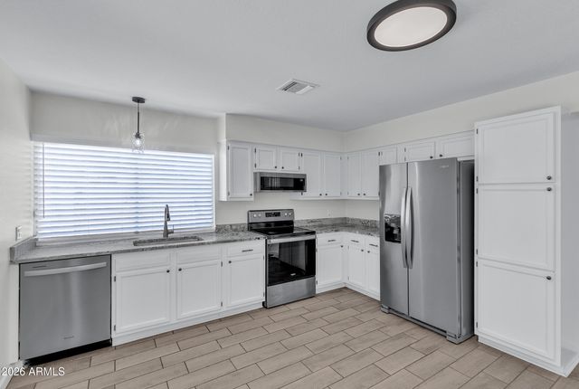 5543 W GOLDEN Lane, Glendale, AZ 85302