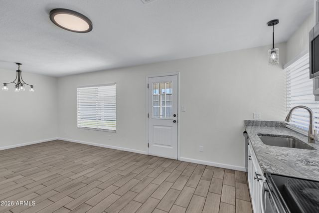 5543 W GOLDEN Lane, Glendale, AZ 85302