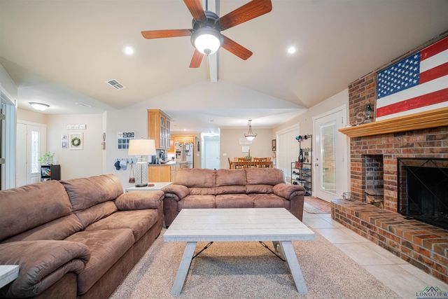 350 Shannas Trl, Tatum, TX 75691