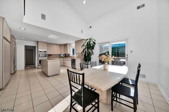 22 Cambridge Dr, Warren Twp., NJ 07059