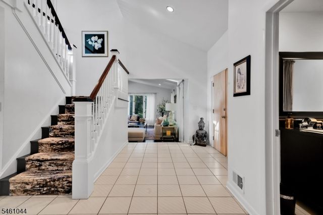 22 Cambridge Dr, Warren Twp., NJ 07059
