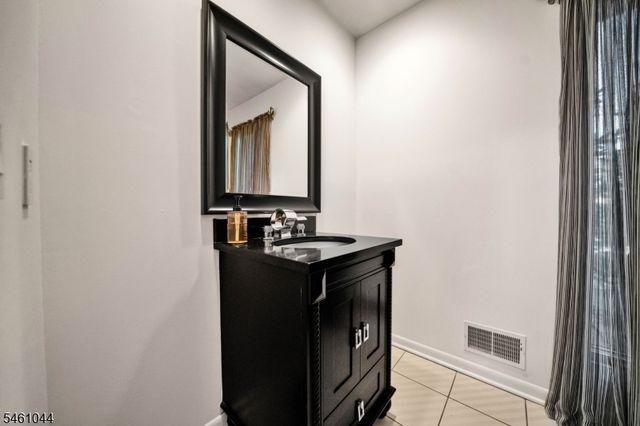 22 Cambridge Dr, Warren Twp., NJ 07059
