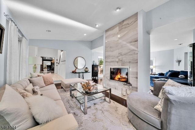 22 Cambridge Dr, Warren Twp., NJ 07059
