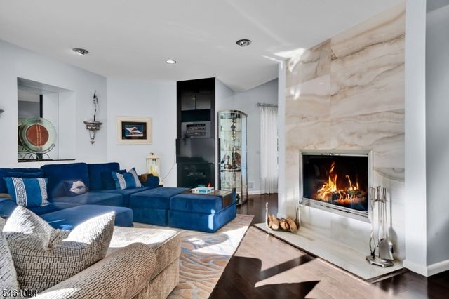 22 Cambridge Dr, Warren Twp., NJ 07059