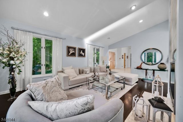 22 Cambridge Dr, Warren Twp., NJ 07059