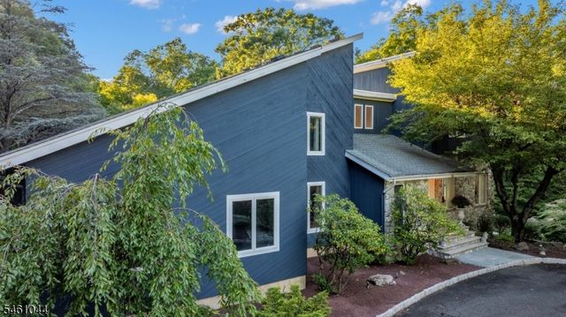 22 Cambridge Dr, Warren Twp., NJ 07059