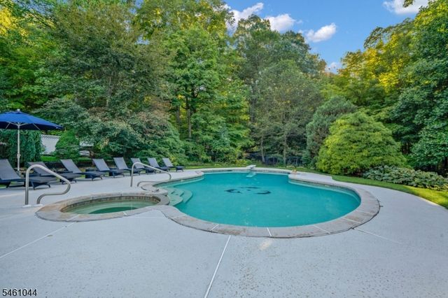 22 Cambridge Dr, Warren Twp., NJ 07059
