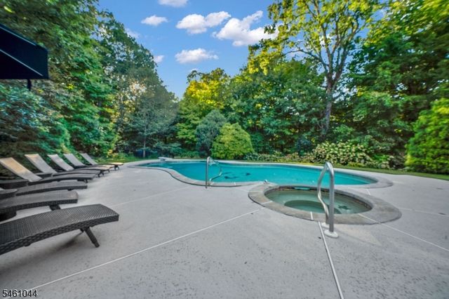 22 Cambridge Dr, Warren Twp., NJ 07059