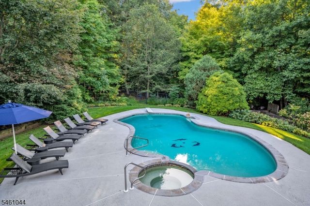 22 Cambridge Dr, Warren Twp., NJ 07059