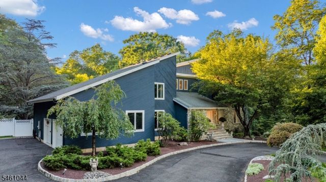 22 Cambridge Dr, Warren Twp., NJ 07059