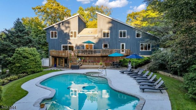 22 Cambridge Dr, Warren Twp., NJ 07059