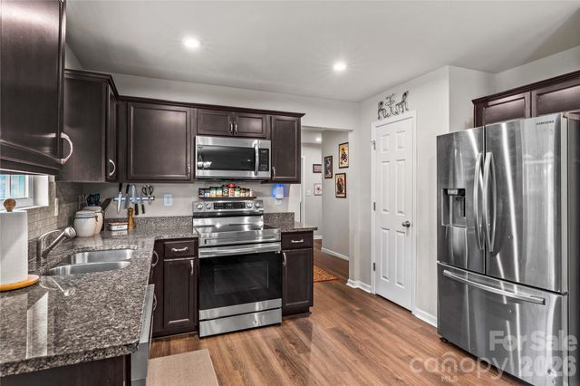 104 Sandtrap Drive, Statesville, NC 28677