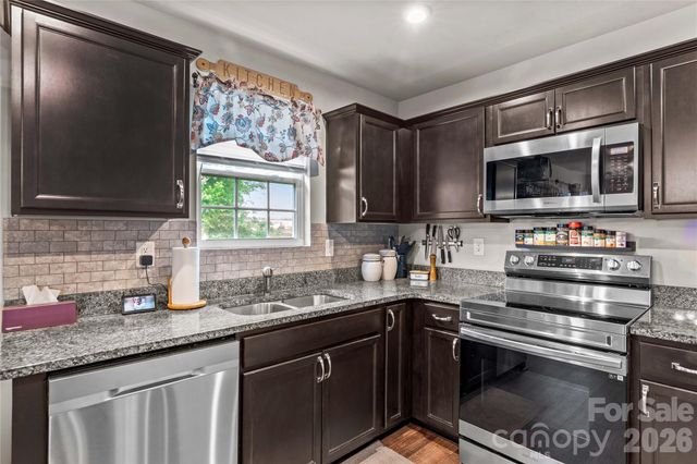 104 Sandtrap Drive, Statesville, NC 28677