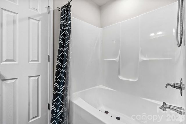104 Sandtrap Drive, Statesville, NC 28677