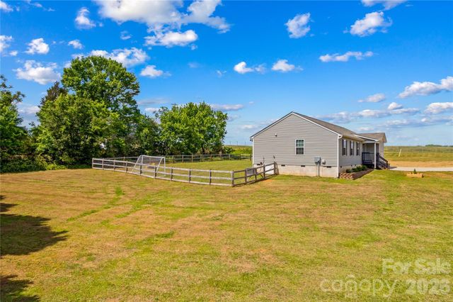 104 Sandtrap Drive, Statesville, NC 28677