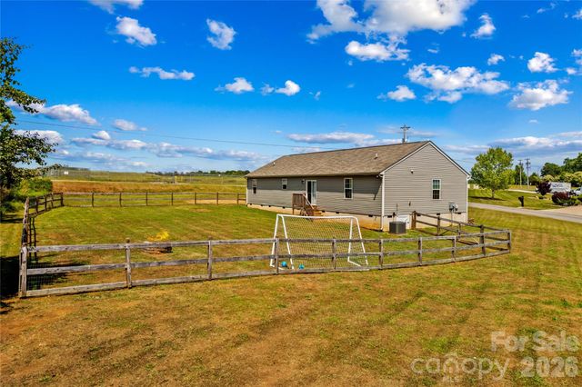 104 Sandtrap Drive, Statesville, NC 28677