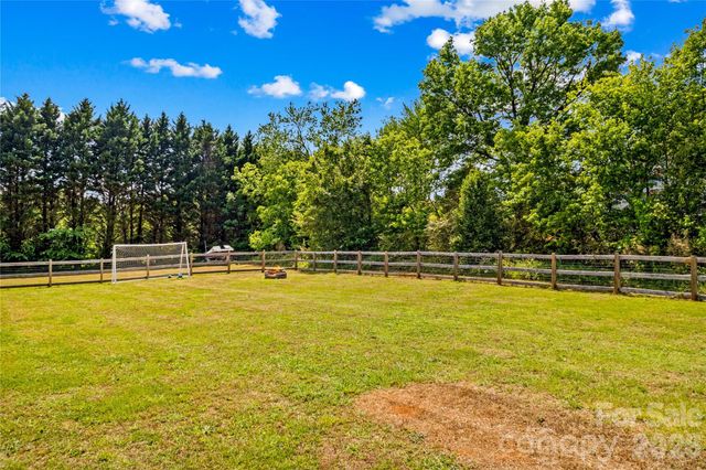 104 Sandtrap Drive, Statesville, NC 28677