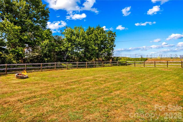 104 Sandtrap Drive, Statesville, NC 28677