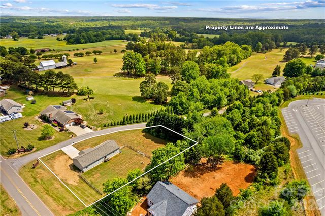 104 Sandtrap Drive, Statesville, NC 28677