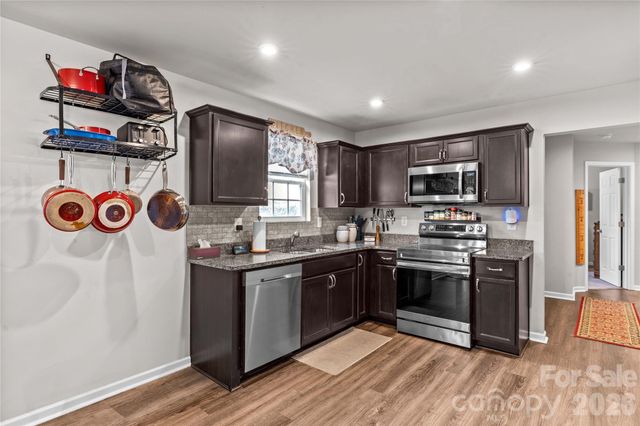 104 Sandtrap Drive, Statesville, NC 28677