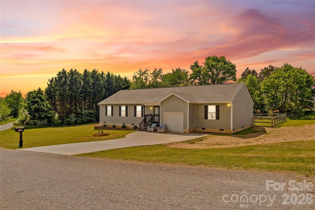 104 Sandtrap Drive, Statesville, NC 28677