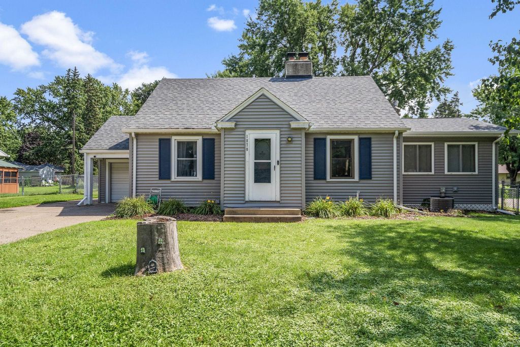 1870 Clarence Street N, Maplewood, MN 55109