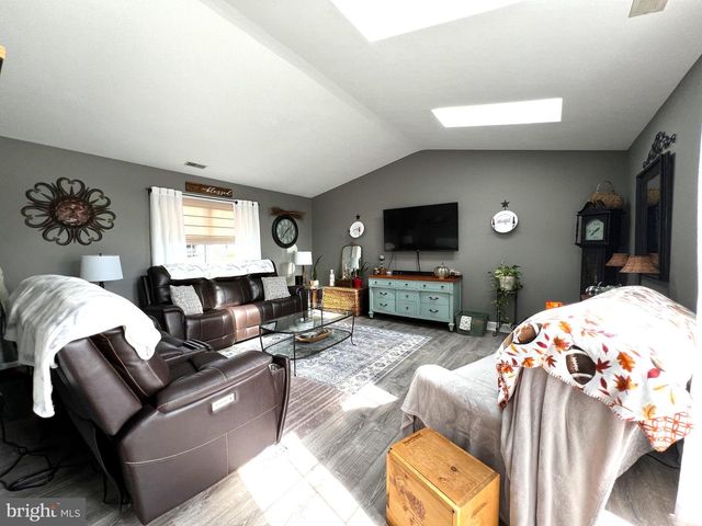 144 W ROBINS RUN W, Swedesboro, NJ 08085