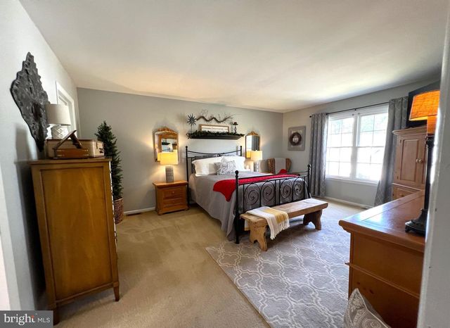 144 W ROBINS RUN W, Swedesboro, NJ 08085