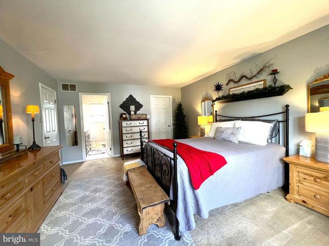 144 W ROBINS RUN W, Swedesboro, NJ 08085