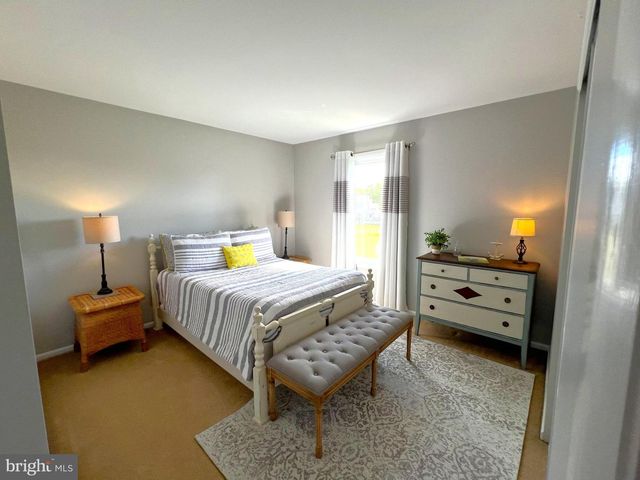 144 W ROBINS RUN W, Swedesboro, NJ 08085