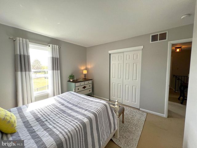 144 W ROBINS RUN W, Swedesboro, NJ 08085