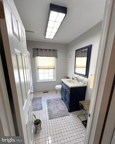 144 W ROBINS RUN W, Swedesboro, NJ 08085