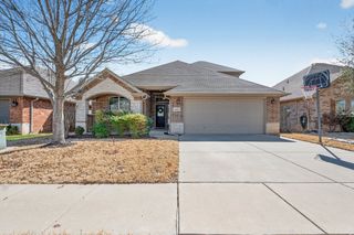 624 Hutchins Drive, Crowley, TX 76036