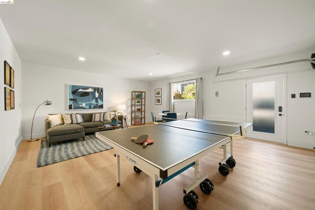 1498 Sonoma Ave, Albany, CA 94706