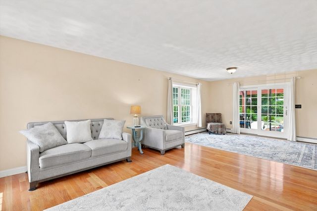 7 Old County Rd, Salisbury, MA 01952