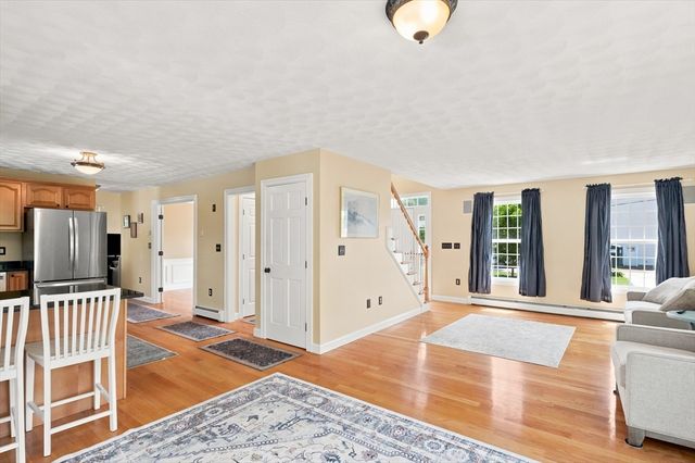 7 Old County Rd, Salisbury, MA 01952