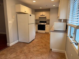 138 High St. A, Newburyport, MA 01950