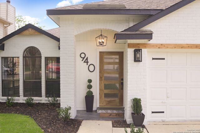 940 Hedgestone, San Antonio, TX 78258