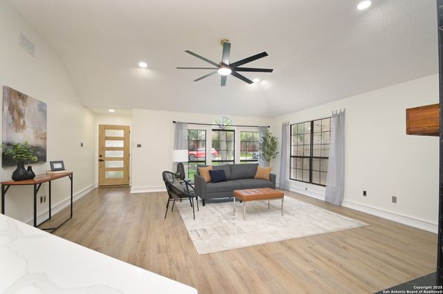 940 Hedgestone, San Antonio, TX 78258