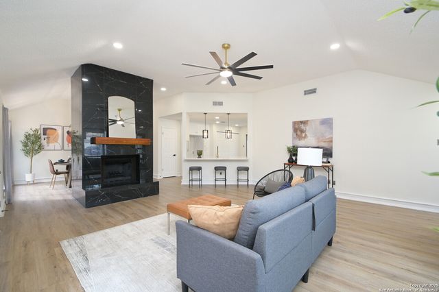 940 Hedgestone, San Antonio, TX 78258