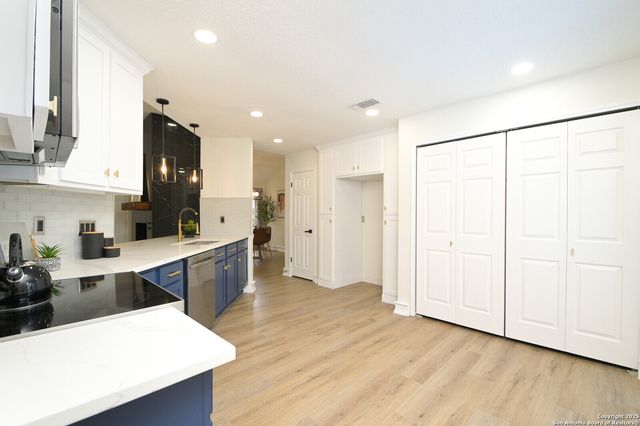 940 Hedgestone, San Antonio, TX 78258