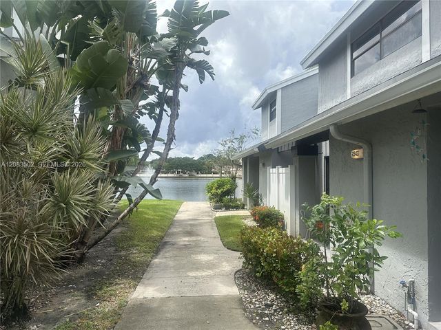 2643 NW 42nd Avenue, Coconut Creek, FL 33066
