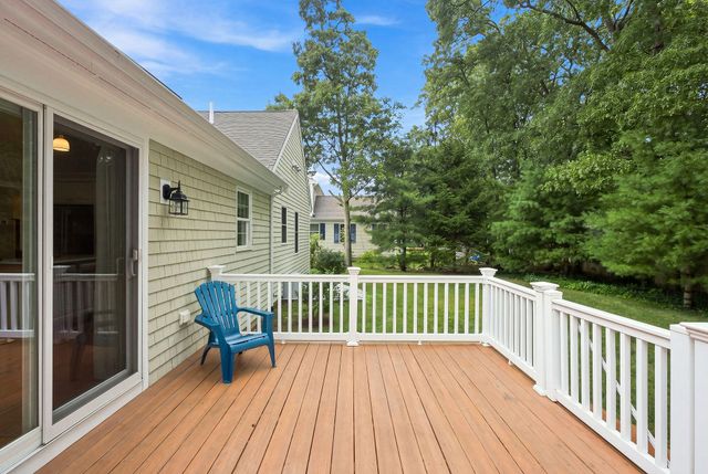 40 Settlers Lane, Hyannis, MA 02601