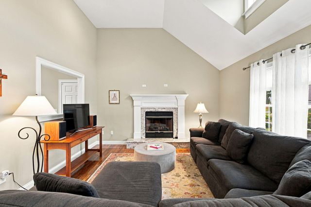 40 Settlers Lane, Hyannis, MA 02601